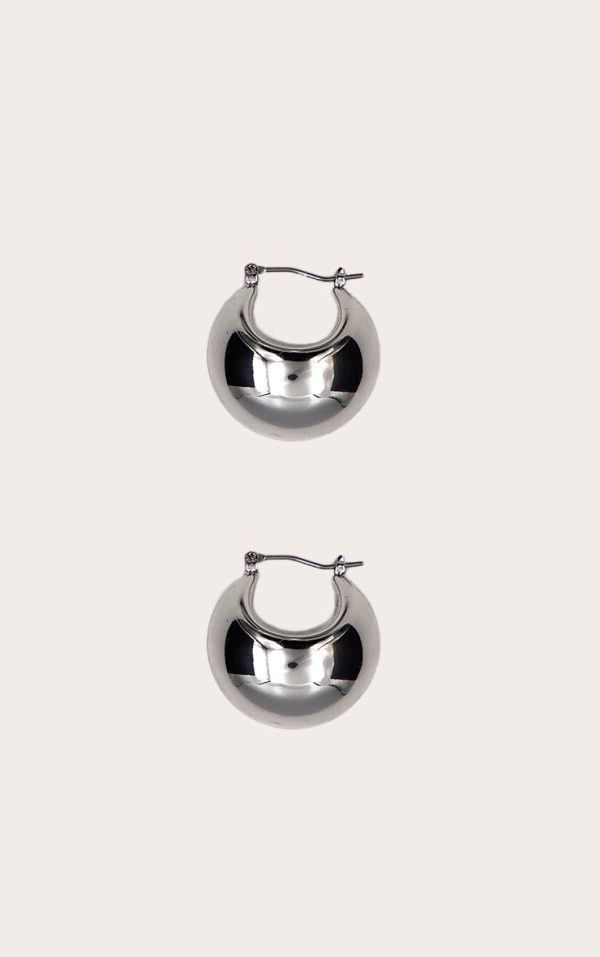 b208f9c4572f64bc1a4e78db0aef318700862982_CNM0707_2_silver_chubby_huggie_hoop_earrings