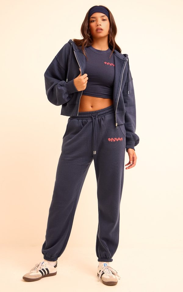 b40e66befba0cbf1bcf1ce821bc8baa12f518b8c_CNK0906_1_midnight_blue_plt_studio_archive_puff_print_drawstring_cuffed_joggers