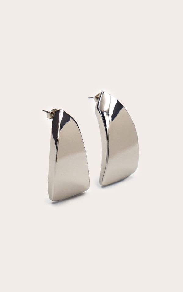 b41bf2d2c38e5219f5c3e986ba5e9284999ff6f2_CNM1963_2_silver_square_oversized_statement_earrings