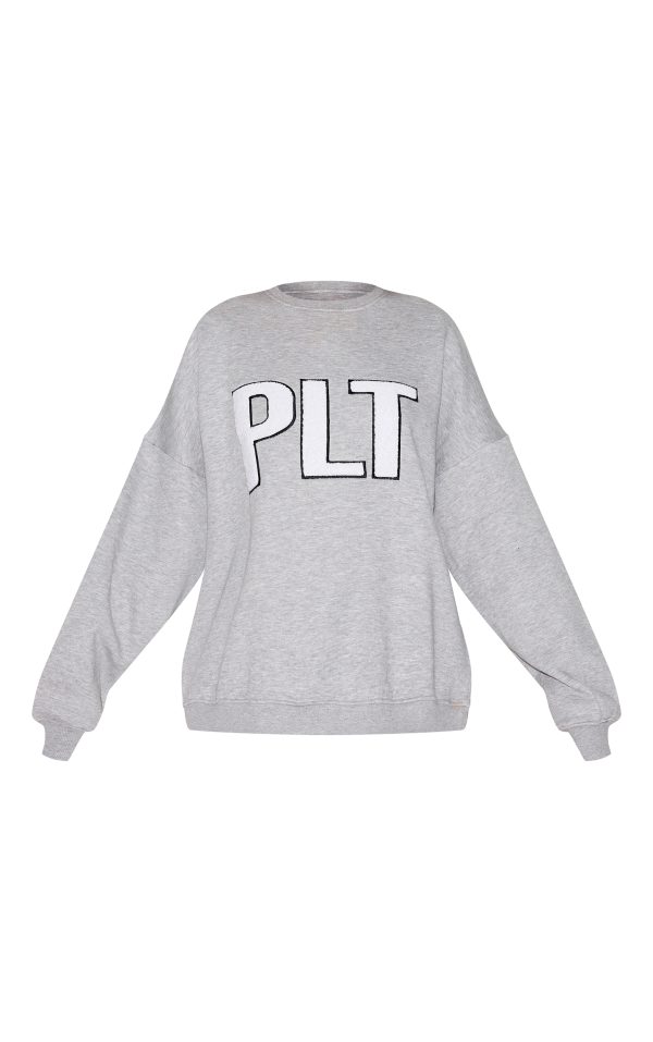 b42261ddd6d465cc41df67896b48d54a8dff7150_CNF8396_5_prettylittlething_ash_grey_borg_applique_oversized_sweatshirt