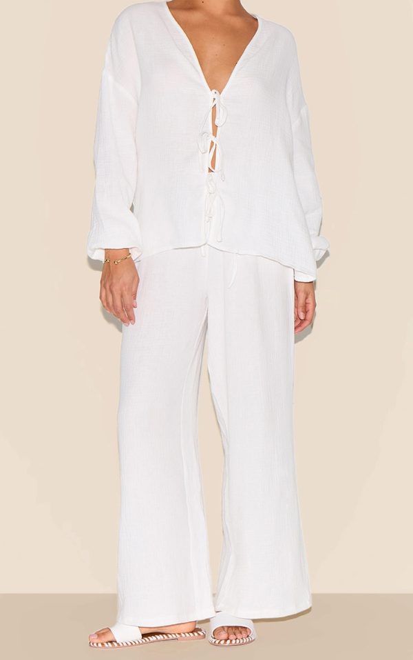 b4974e782a4d72fbf70c0a3044f6f650d1965c45_CNM3963_2_petite_white_cheesecloth_textured_wide_leg_trouser