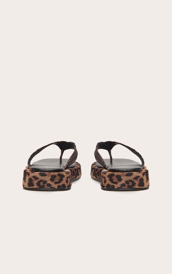 b6083abe899897c2ce48cc712e3f9ae69e8acb72_CNL6570_3_leopard_satin_round_toe_thong_flatform_sandals