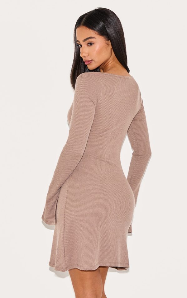 b617c3759389e6e5d7cbfd44817cdbf525b52507_CNM1894_2_petite_taupe_ribbed_flare_sleeve_shift_mini_dress