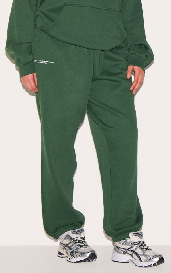 b6ae1052d2b5745b2938a27d1a4eaa932253a94f_CNG1365_2_prettylittlething_plus_forest_green_est_2012_printed_joggers