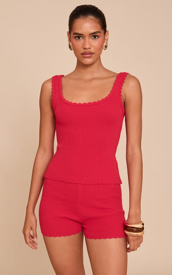 b732ccadde816ba0bcc4bac06954bc4c7eda926a_CNN2714_1_red_knitted_scallop_edge_high_waisted_shorts