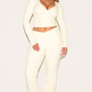 b759183b188b0d1e8af60e8f3fd72c5390baaed9_CNM8516_3_shape_bone_sculpt_active_wrap_v_neck_long_sleeve_top
