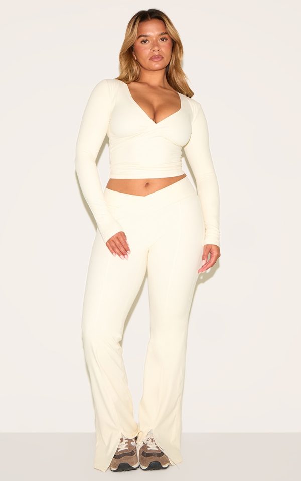 b759183b188b0d1e8af60e8f3fd72c5390baaed9_CNM8516_3_shape_bone_sculpt_active_wrap_v_neck_long_sleeve_top