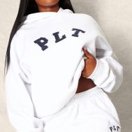 b81e47ff875fa74842cf7add94f3a561c7961dad_CNI4889_4_prettylittlething_plus_ash_grey_logo_oversized_hoodie