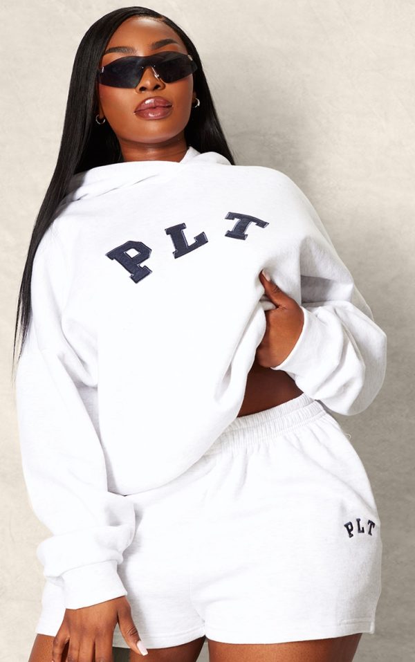 b81e47ff875fa74842cf7add94f3a561c7961dad_CNI4889_4_prettylittlething_plus_ash_grey_logo_oversized_hoodie