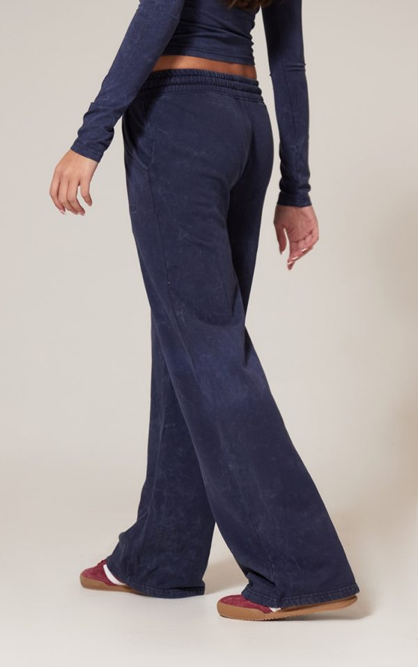 b85169c8474e720728acad1b3349e8916e74daa2_CNK5071_3_prettylittlething_navy_washed_low_rise_oversized_wide_leg_joggers