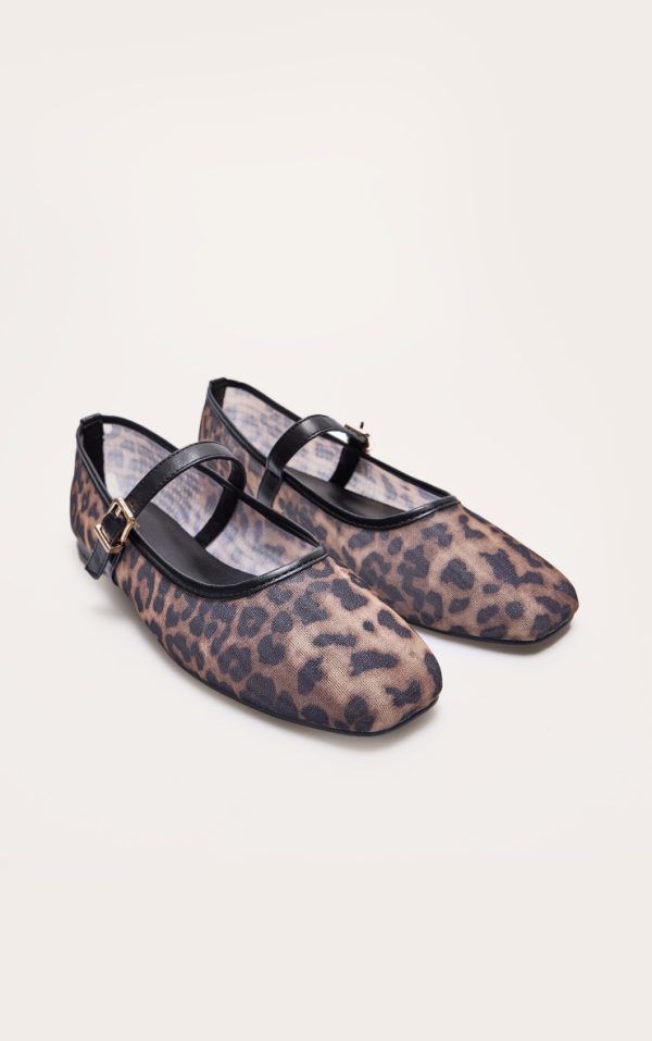 b857d7eb6dba43a1e75817a1681c247795746b56_CNL4341_2_leopard_mesh_round_toe_buckle_flat_ballet_pumps