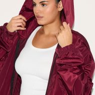 b8834de04198966eac592aceda69a5a5c8c844b4_CNL8706_4_plus_burgunday_toggle_detail_midi_windbreaker