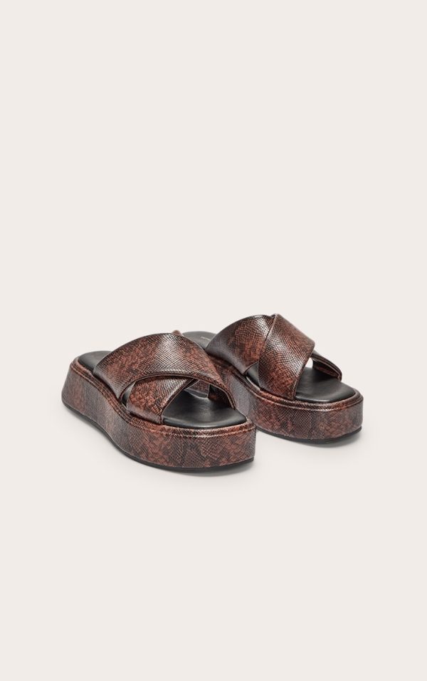b92d5a6cae2c5b0e37a8044001952f6a1b7e21b7_CNL7046_2_snake_pu_round_toe_cross_strap_flatform_sandals