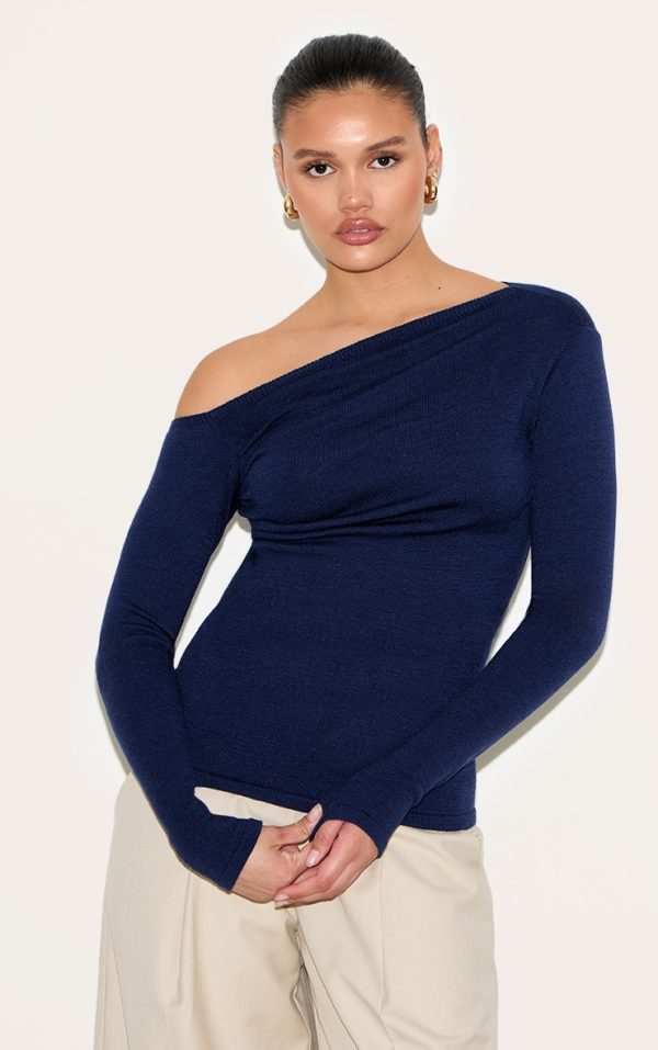 bb3db5629b9d3d56278a23398f443e174b375410_CNN1302_1_navy_asymmetric_knitted_top