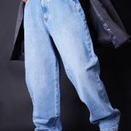 bc7333c915502c7fab9a5f3bcc1d5c2d249df57b_CMU3655_2_prettylittlething_petite_l28_light_wash_boyfriend_jeans