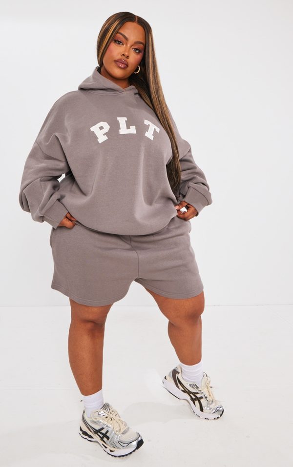 bc87014f474dbf16f81705265819f86554e6e80a_CNI4892_1_prettylittlething_plus_charcoal_logo_oversized_sweat_shorts