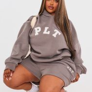 bd20b7159b144c12639e4015e10776932a9a7581_CNI4891_3_prettylittlething_plus_charcoal_logo_oversized_hoodie