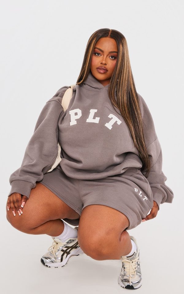 bd20b7159b144c12639e4015e10776932a9a7581_CNI4891_3_prettylittlething_plus_charcoal_logo_oversized_hoodie