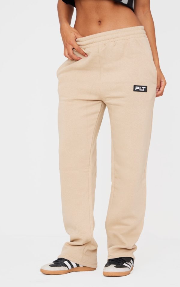 bd2f51254502c51365d09475e7aa709b61a45927_CNE5666_2_prettylittlething_sand_badge_detailed_straight_leg_joggers