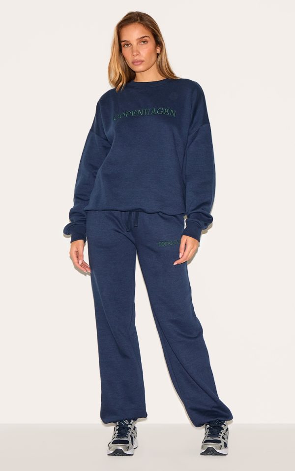 bd72bacfcaf75a57caf6482ec820080b379254d0_CNL9677_3_navy_oversized_copenhagen_embroidered_sweatshirt