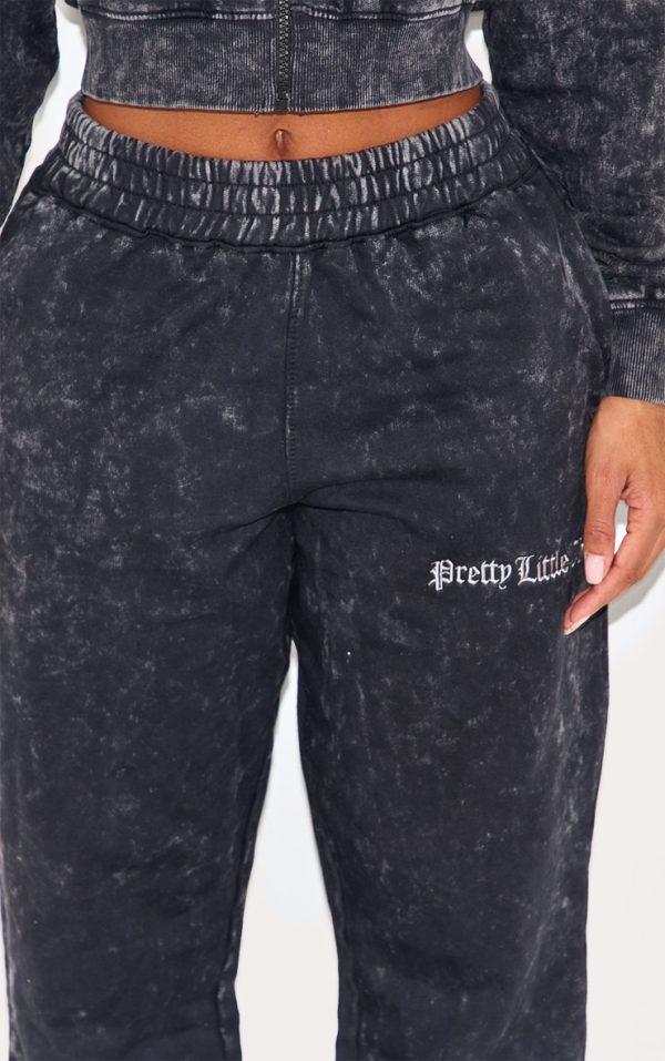 bdf2b8ee0d79267b0d5840ef55359636f1a98616_CNE3490_4_prettylittlething_shape_charcoal_grey_printed_high_waist_wide_leg_joggers