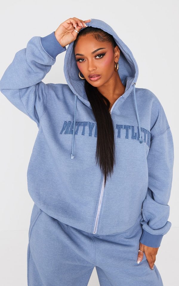 be6d0492a6f4b01e0db2fa58d261eeabbad64dfc_CNH8247_1_prettylittlething_shape_petrol_blue_embroidery_washed_zip_through_hoodie