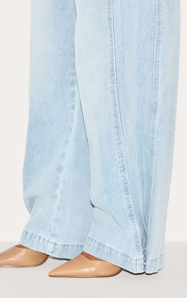 be7bb33d3957b710a1812b569a74b679381e6050_CNL5672_4_petite_light_blue_denim_side_pleated_detail_wide_leg_jeans