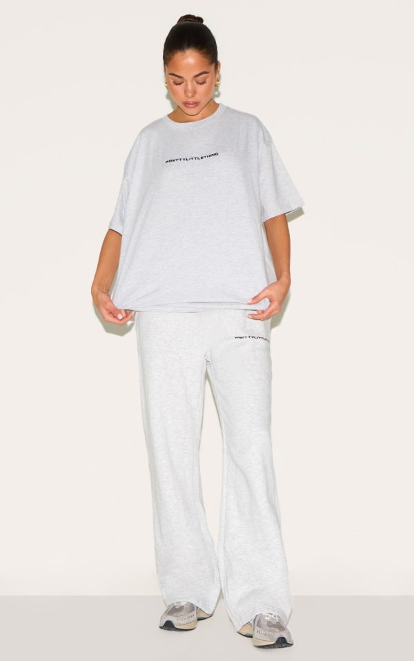 bef24627b0076e32dd62f9aef1ddcd3d48d8f258_CNI6329_3_prettylittlething_ash_grey_print_oversize_t_shirt