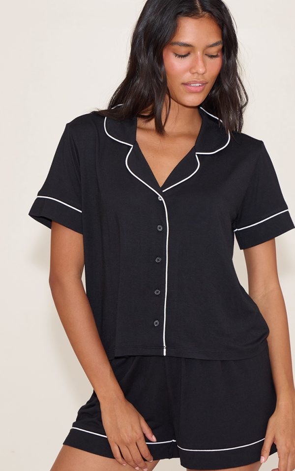 bf2262207c1b5cb63ee408b20d7f506314c8d994_CNM6576_1_black_modal_piping_short_pj_set