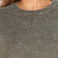 bf3138d5eb76e9d53a8b9608205c207c5bd6b743_CNM0249_4_prettylittlething_olive_embossed_logo_washed_long_sleeve_t_shirt