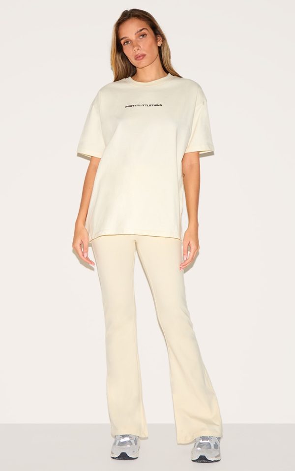 bf9fc79f92a1f63e4e442739882c9ea5b094268f_CNI8522_3_prettylittlething_beige_printed_oversized_t_shirt