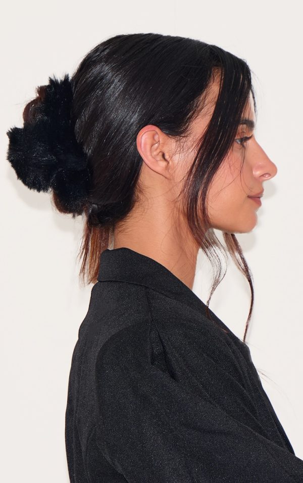 bfb3db63055076ee6098b71016eed8c3a2a76382_CNK7596_1_black_faux_fur_hair_claw
