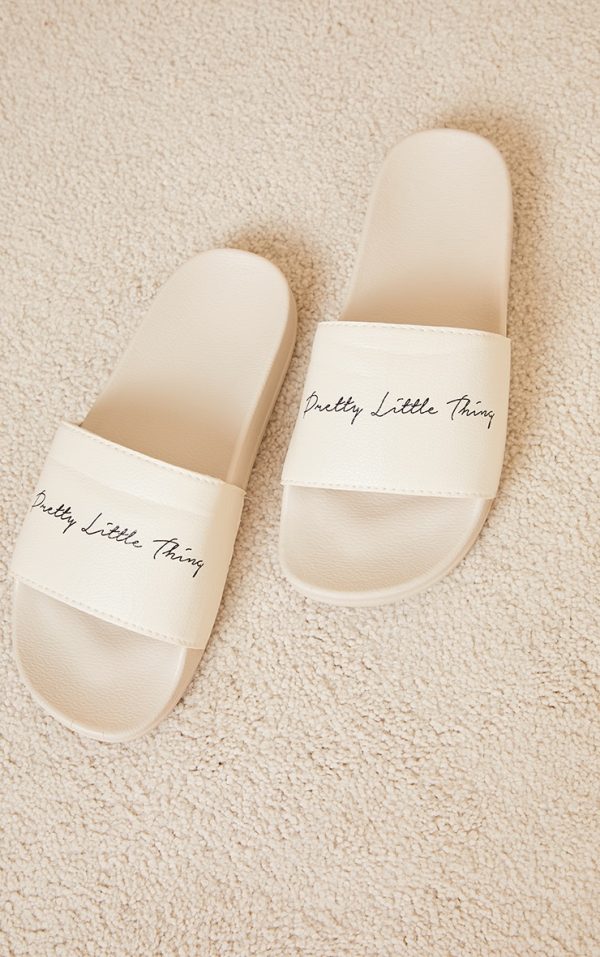 bfbb848e1bcbffd2b1f1798f91ea8ab787c12dd3_CMO1155_3_prettylittlething_beige_slogan_sliders