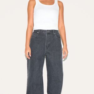 PRETTYLITTLETHING Petite Grey High Waist Boyfriend Jeans