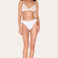 c0658cf3c1b2a164a638c5c28795464705f8d3f3_CNL0781_3_prettylittlething_white_badge_seamless_thong
