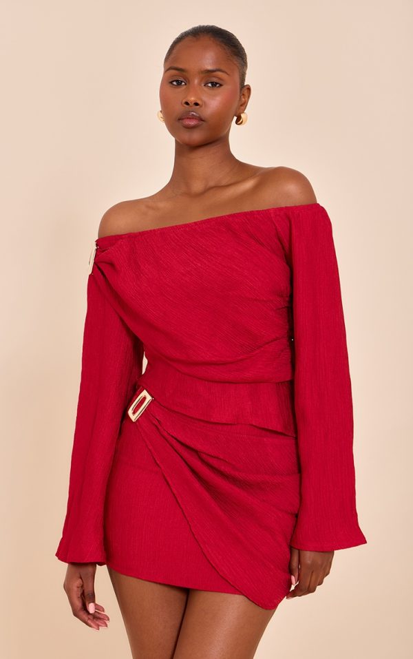 c0e8cdeb2c6703c1322800421d39923f0be69ea0_CNM8801_1_tomato_red_textured_mid_rise_mini_skirt