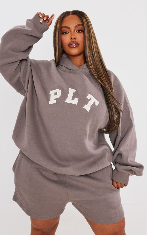 c13a82f0f6d89e8bd4f2525d0ece64da34de3b7b_CNI4892_4_prettylittlething_plus_charcoal_logo_oversized_sweat_shorts