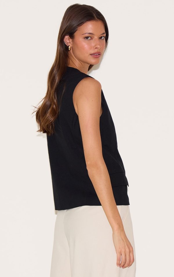 c14463dafbf01adca072daccacc0f4e669451a3e_CNL9820_2_black_boxy_asymmetric_waistcoat