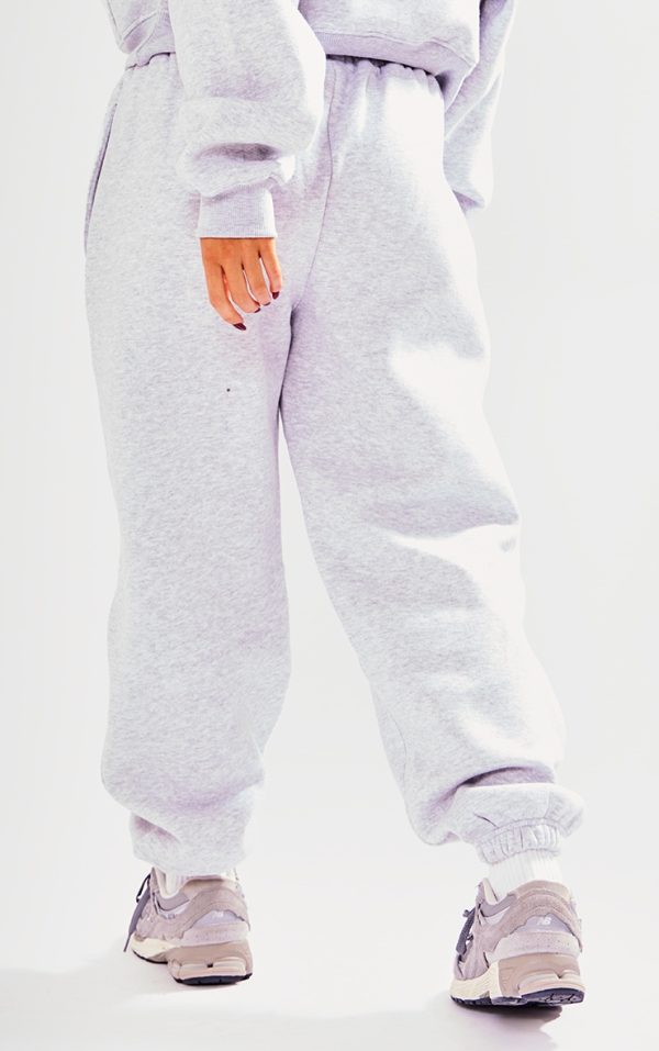 c1adfe6e3bb4f58e83e3d17c5aae46a0d9a1efee_CNH2092_3_prettylittlething_petite_ash_grey_branded_joggers