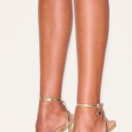c1d46b55e5b627d76fef1fc0497e66fa5b17f3b7_CNJ1535_5_gold_pu_point_toe_lock_charm_heeled_sandals