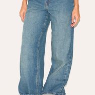 c1f9544cee05c9907da1a8324297a4e81c0cbad1_CNL6640_2_vintage_high_waist_turn_up_leg_jeans