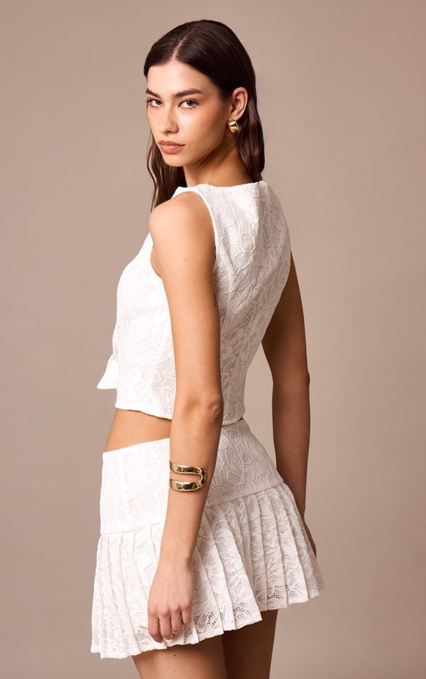 c219f9ed07b4ea27c34d9a60c4769066b39a9fb7_CNM4466_2_white_lace_button_up_boatneck_top