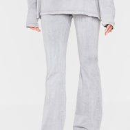 c27293e498ac26ced440e6aa8c2d42c3ba7ecad0_CNK5266_2_prettylittlething_light_grey_embossed_logo_washed_skinny_flare_trousers