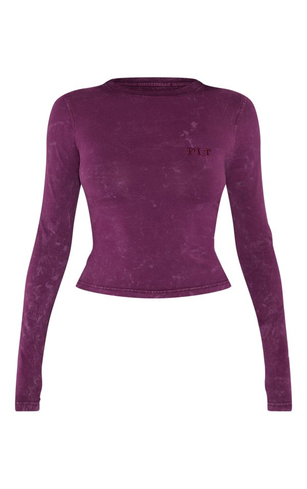 c2a53c5957c8fe00aee2e4df2c8e9db010be5cd0_CNL7543_5_prettylittlething_dark_plum_washed_fitted_long_sleeve_t_shirt-1