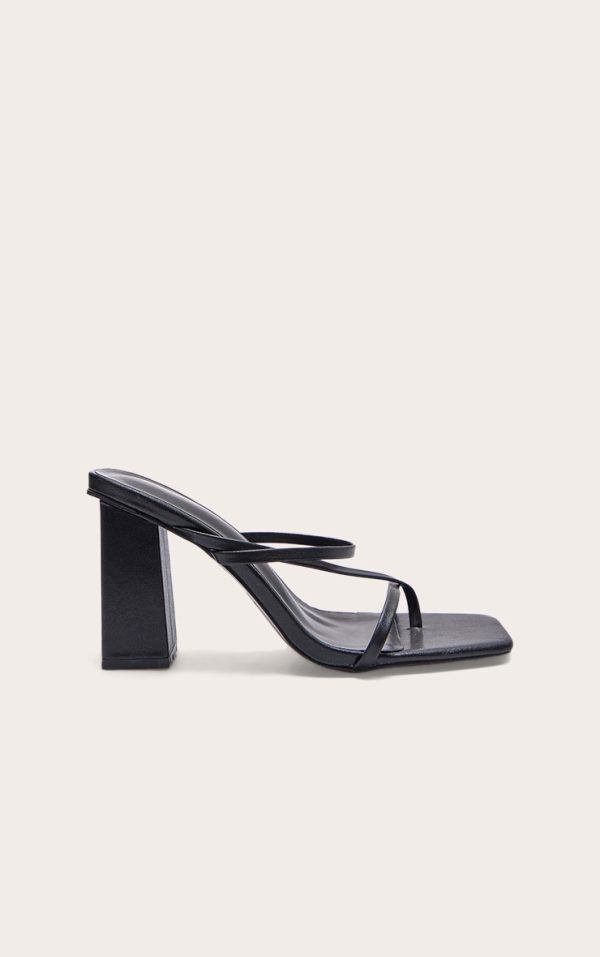 c30f0b9ef6802c4ea78e62f8ecf5b3f36aa1a3d9_CMP8424_1_black_pu_toe_loop_strappy_block_heeled_mules