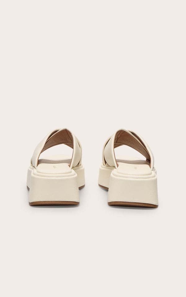 c32b1b683bfac47f90491c19eaaeaa14659c97f0_CNL7129_3_cream_pu_round_toe_cross_strap_flatform_sandals