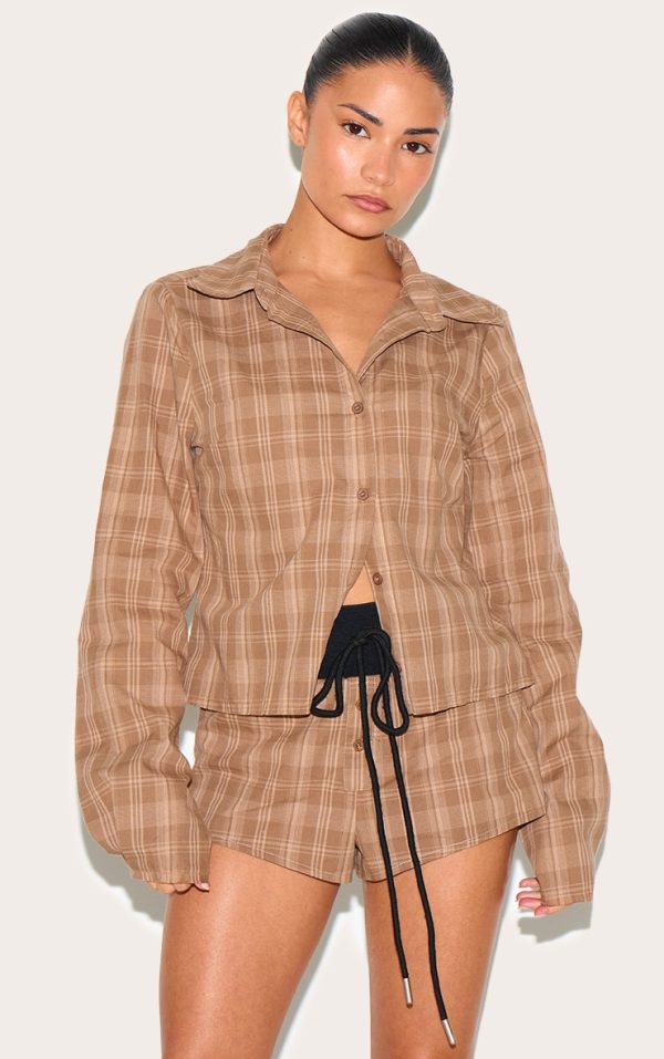 c335e13e204cb52766bf8212e6e9a597065788c6_CNM3457_4_petite_chesnut_check_mini_shorts_with_waistband_detail