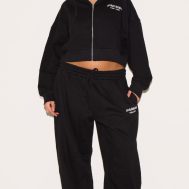 c3ec3196fe37db65ebd32463cc8abcfb766e6a6d_CNK3384_1_prettylittlething_plus_black_printed_premium_wide_leg_joggers