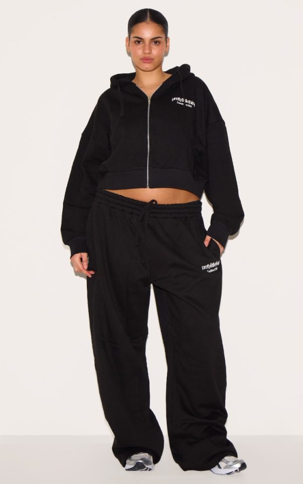c3ec3196fe37db65ebd32463cc8abcfb766e6a6d_CNK3384_1_prettylittlething_plus_black_printed_premium_wide_leg_joggers