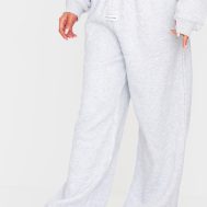 c56222a2b4475ae5cfaa8b53a729f52d1f763ba1_CNJ5145_2_prettylittlething_ash_grey_badge_detail_mid_rise_wide_leg_joggers